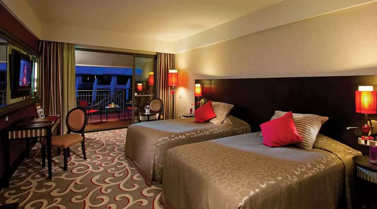 CORNELIADIAMOND_SHABAVIZ (14).jpg